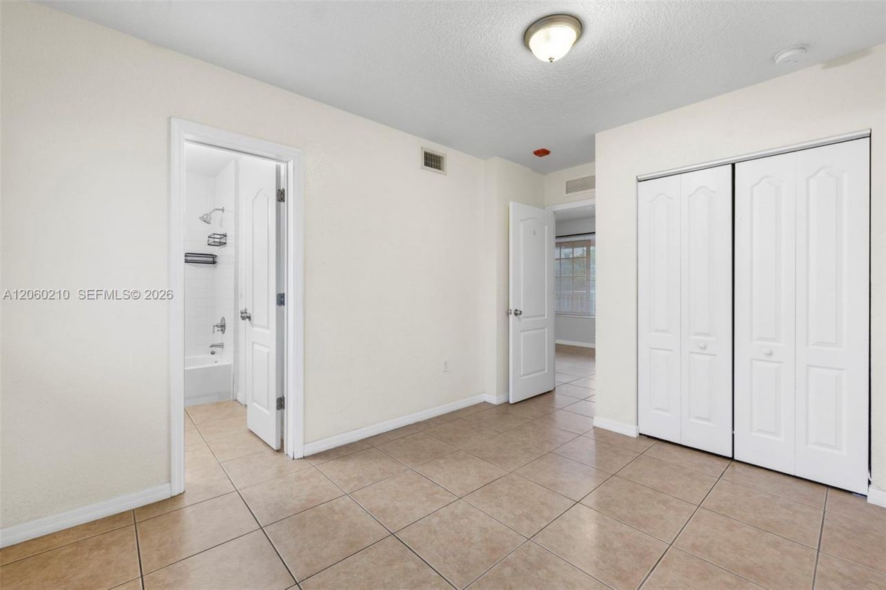 13 S Royal Poinciana Blvd, Unit 14, Miami Springs, FL 33166 Photo
