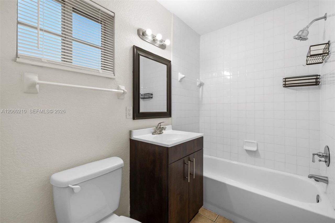 13 S Royal Poinciana Blvd, Unit 14, Miami Springs, FL 33166 Photo
