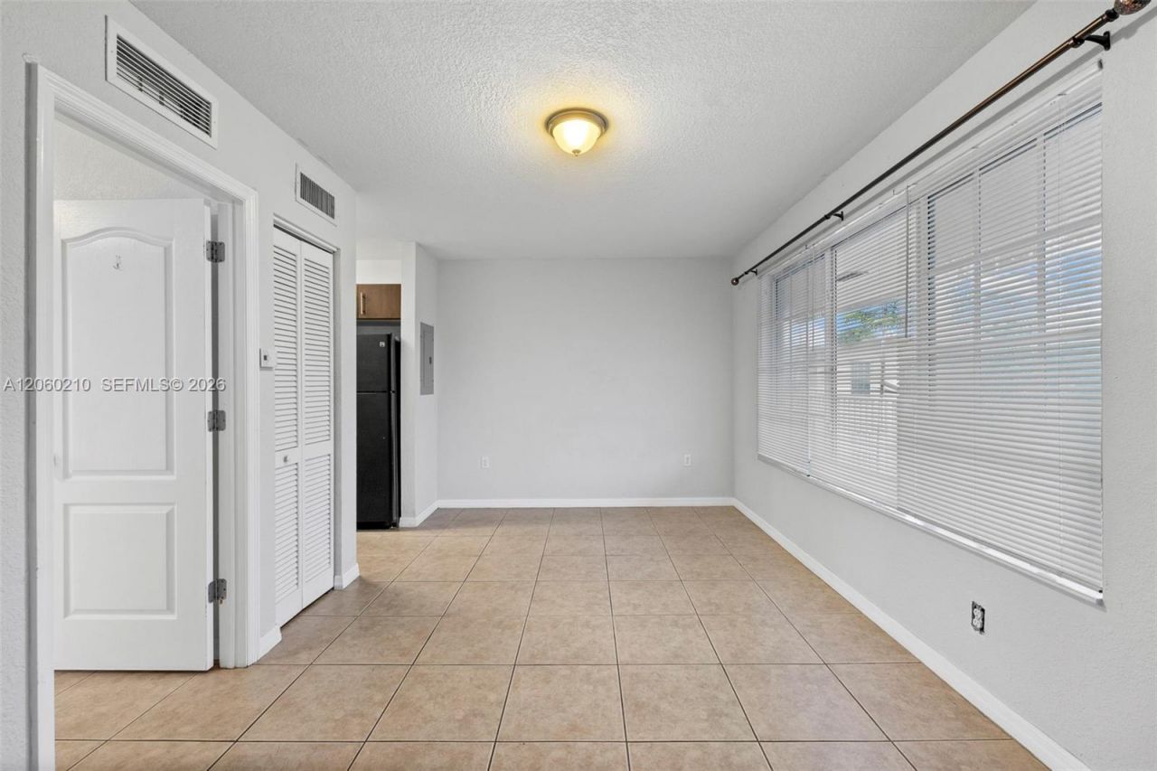 13 S Royal Poinciana Blvd, Unit 14, Miami Springs, FL 33166 Photo