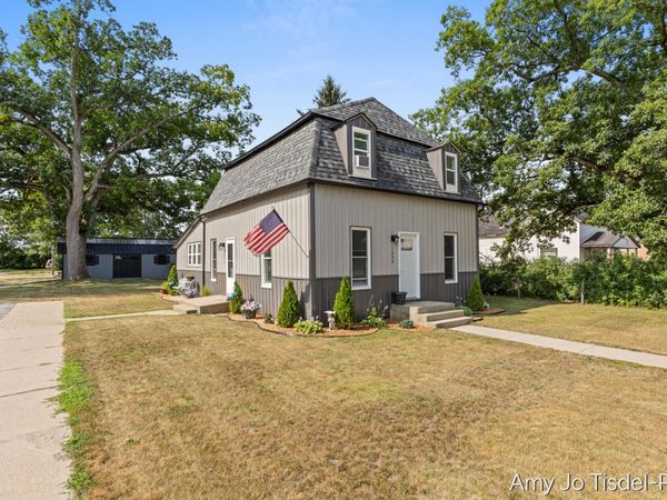 1096 E James Street, White Cloud, MI 49349
