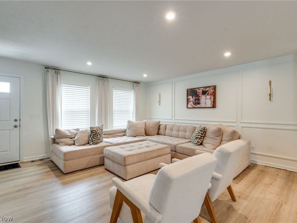 3690 Kirkham Drive , Barberton, OH 44203