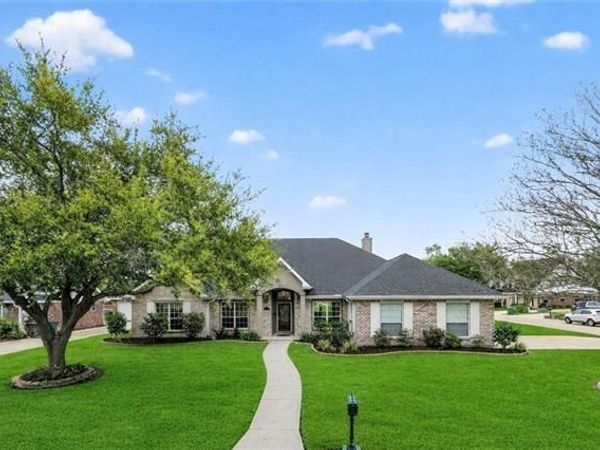 145 LAKEWOOD Drive , LaPlace, LA 70068