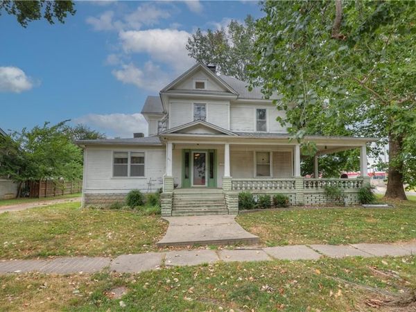 301 W Pine Street, Columbus, KS 66725