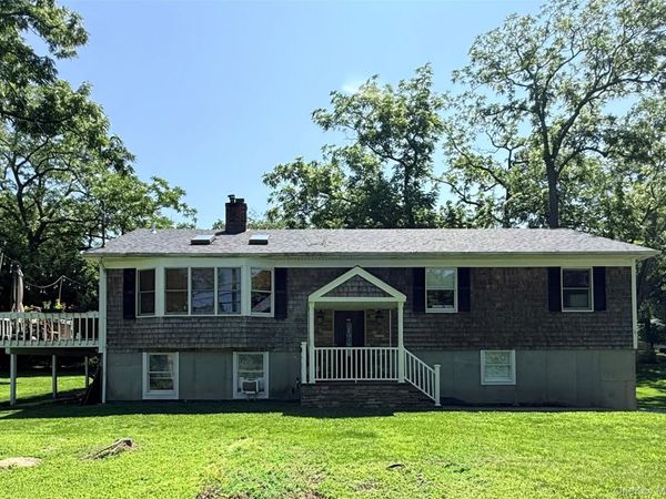 6 Pond View Drive , Wading River, NY 11792