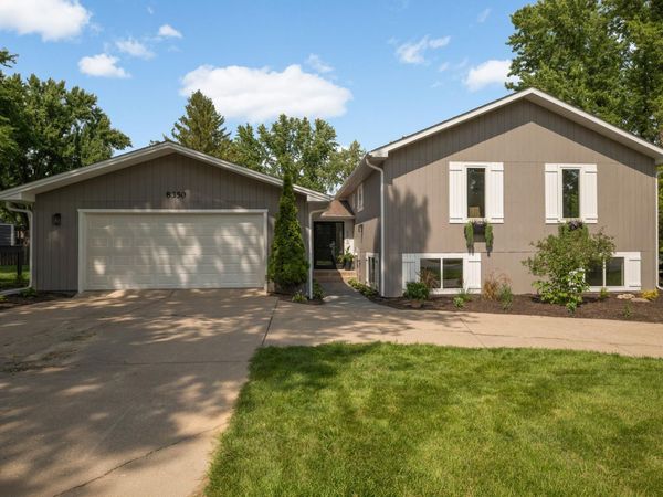 8350 Amsden Ridge Drive, Bloomington, MN 55438
