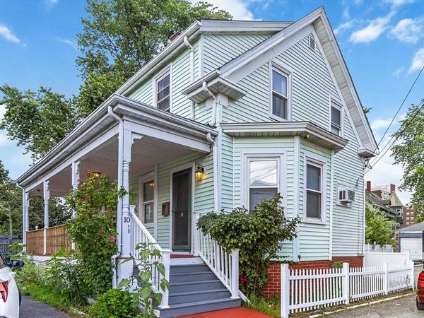 10 Cobbet Pl, Lynn, MA 01902