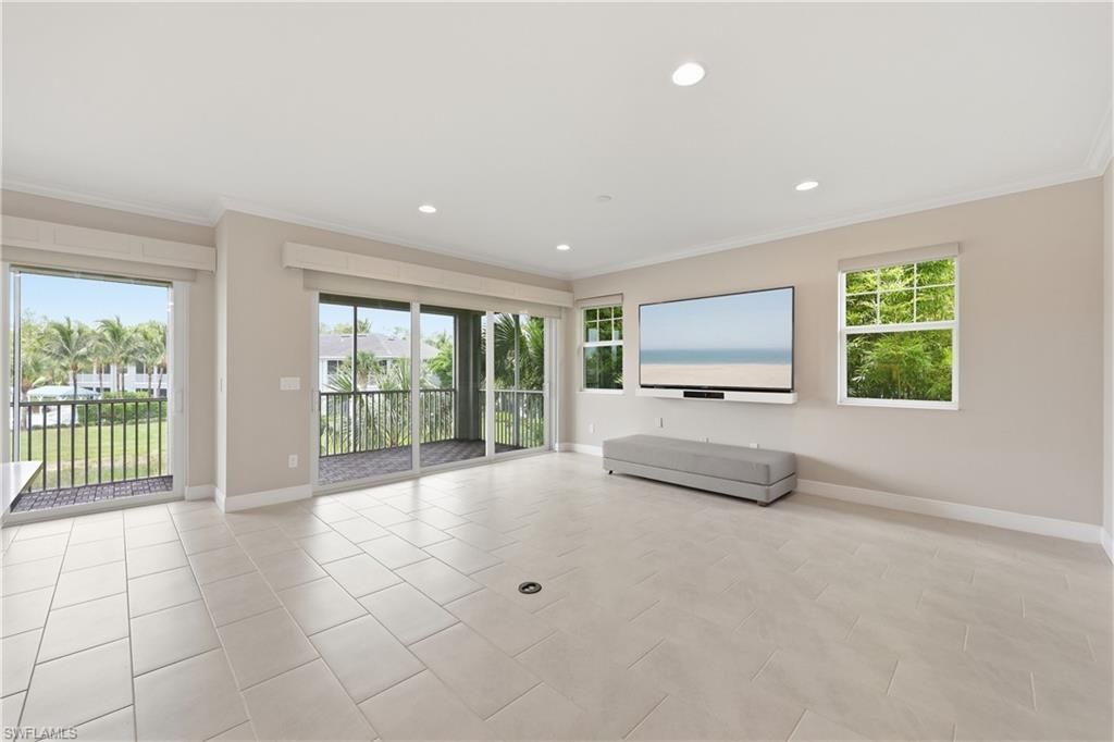6966 Avalon Cir, Unit 908, Naples, FL 34112 Photo