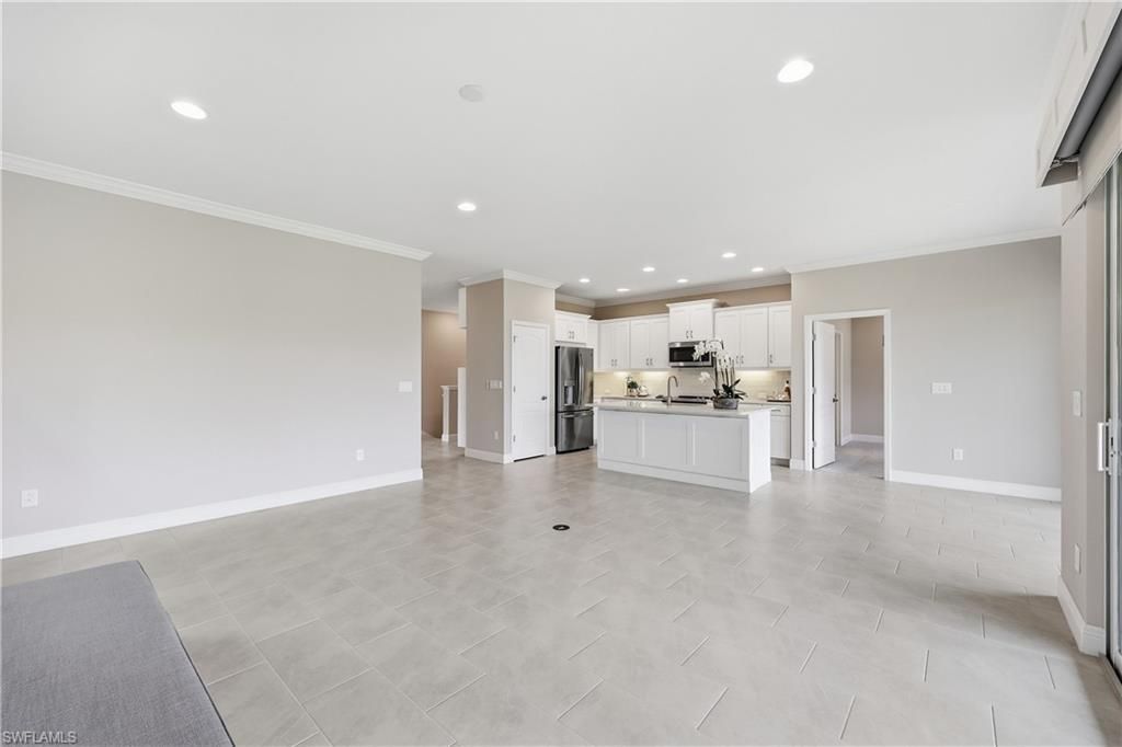 6966 Avalon Cir, Unit 908, Naples, FL 34112 Photo