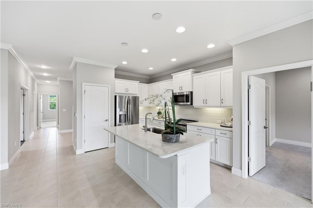 6966 Avalon Cir, Unit 908, Naples, FL 34112 Photo