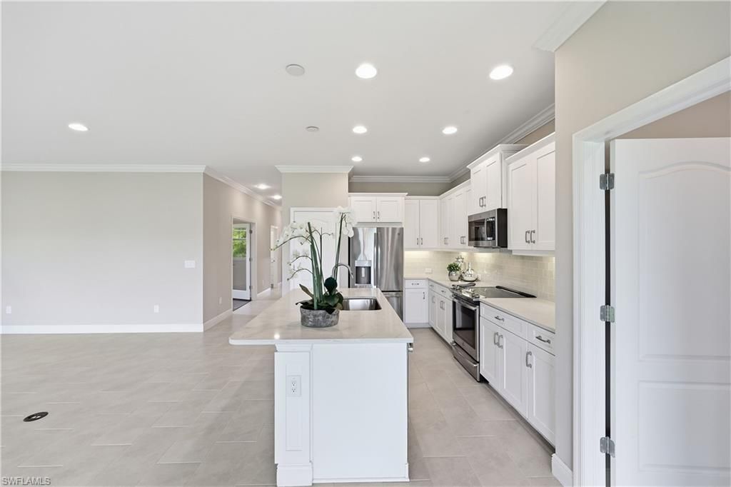 6966 Avalon Cir, Unit 908, Naples, FL 34112 Photo