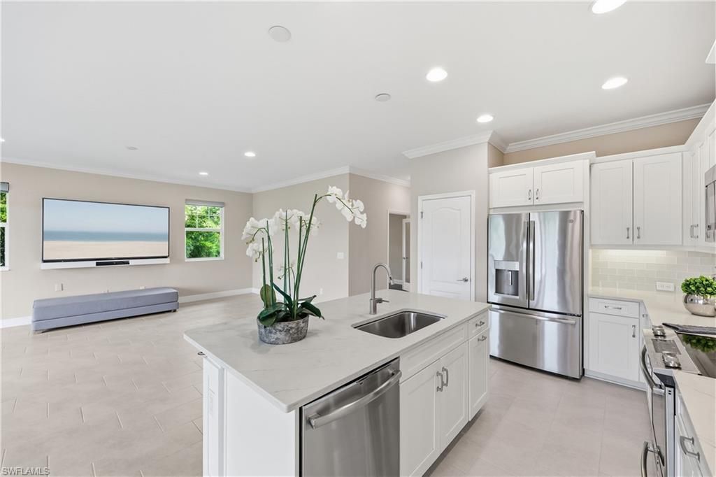 6966 Avalon Cir, Unit 908, Naples, FL 34112 Photo
