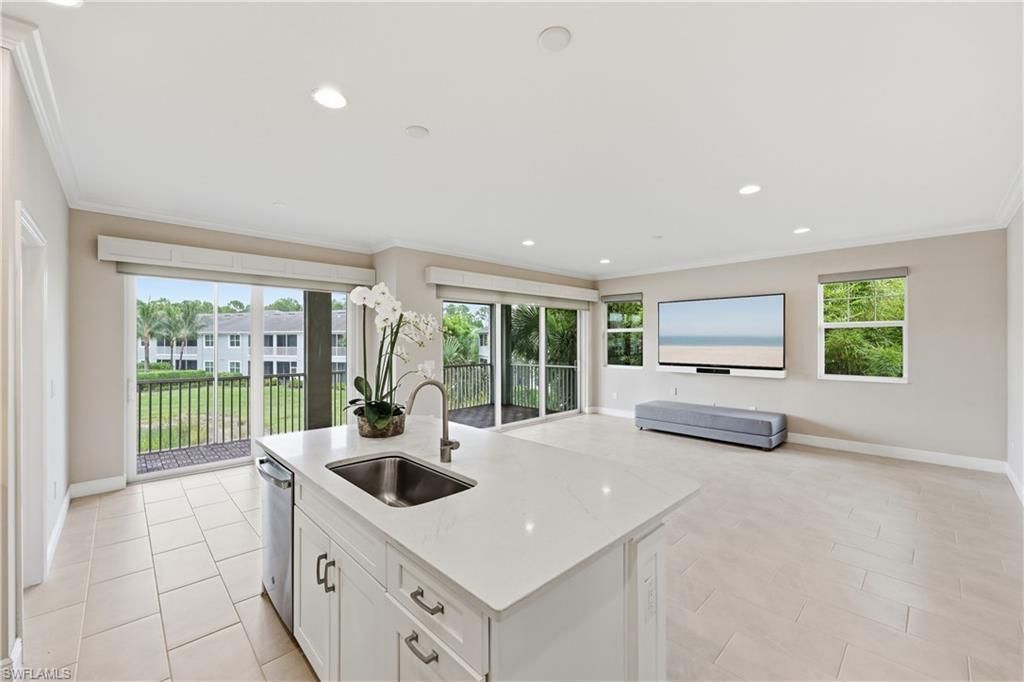 6966 Avalon Cir, Unit 908, Naples, FL 34112 Photo