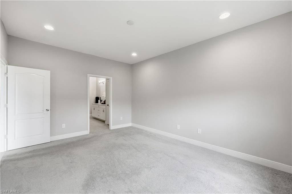 6966 Avalon Cir, Unit 908, Naples, FL 34112 Photo