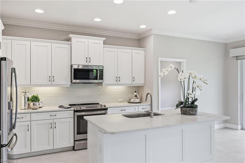 6966 Avalon Cir, Unit 908, Naples, FL 34112 Photo