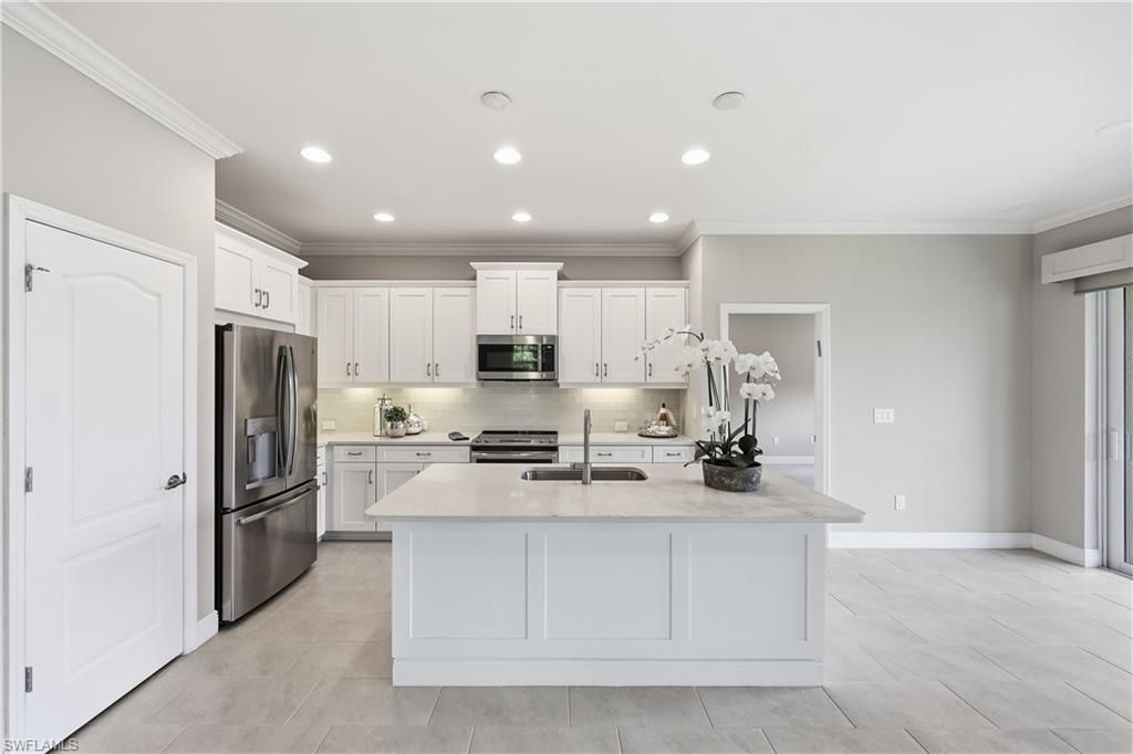 6966 Avalon Cir, Unit 908, Naples, FL 34112 Photo