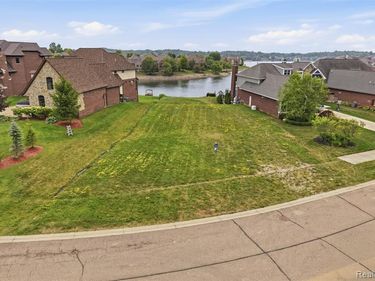 10407 Stoney Point Drive, Green Oak Township, Mi 48178
