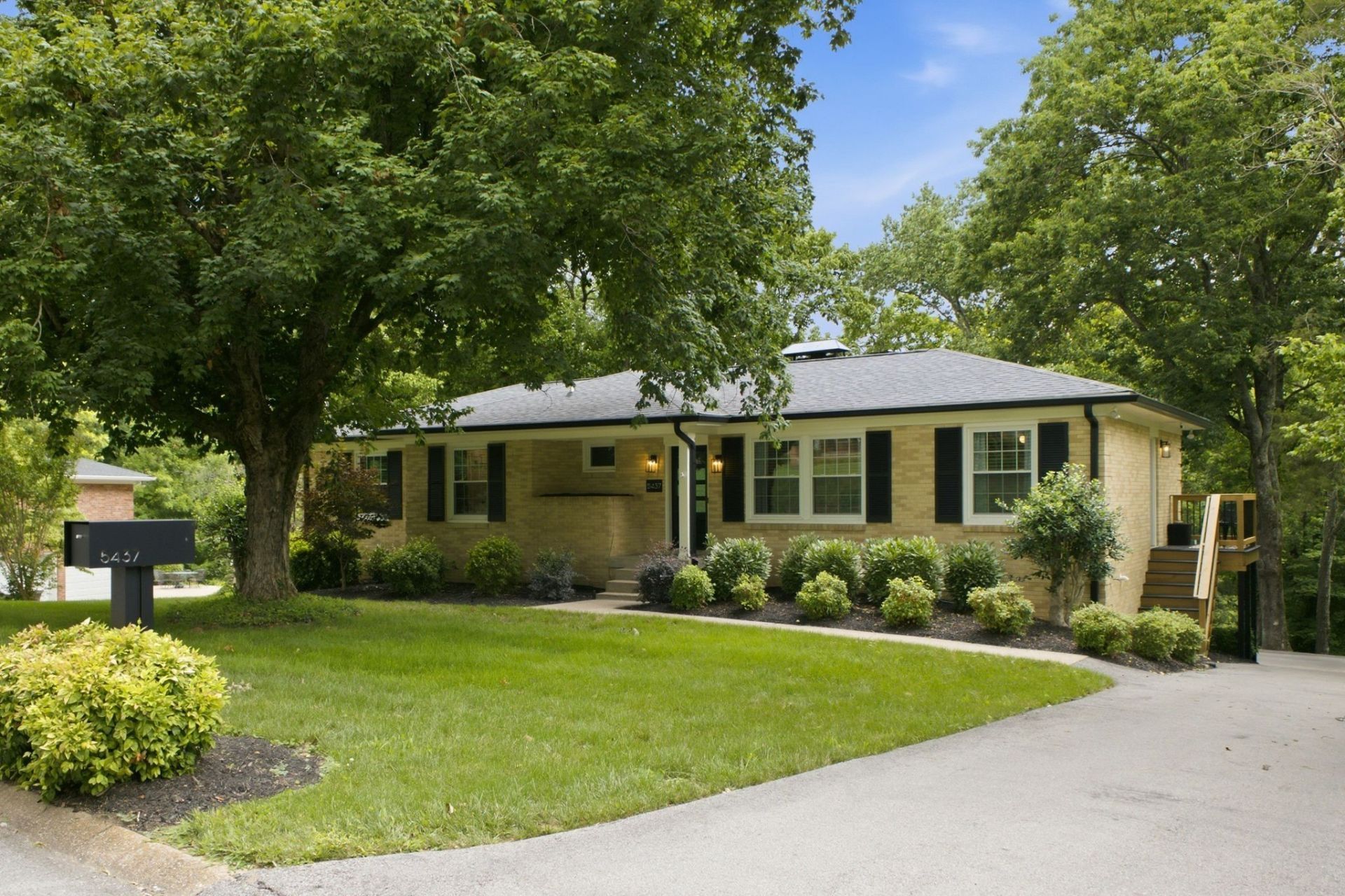 5437 Hill Road Cir, Nashville, TN 37220 Main Photo