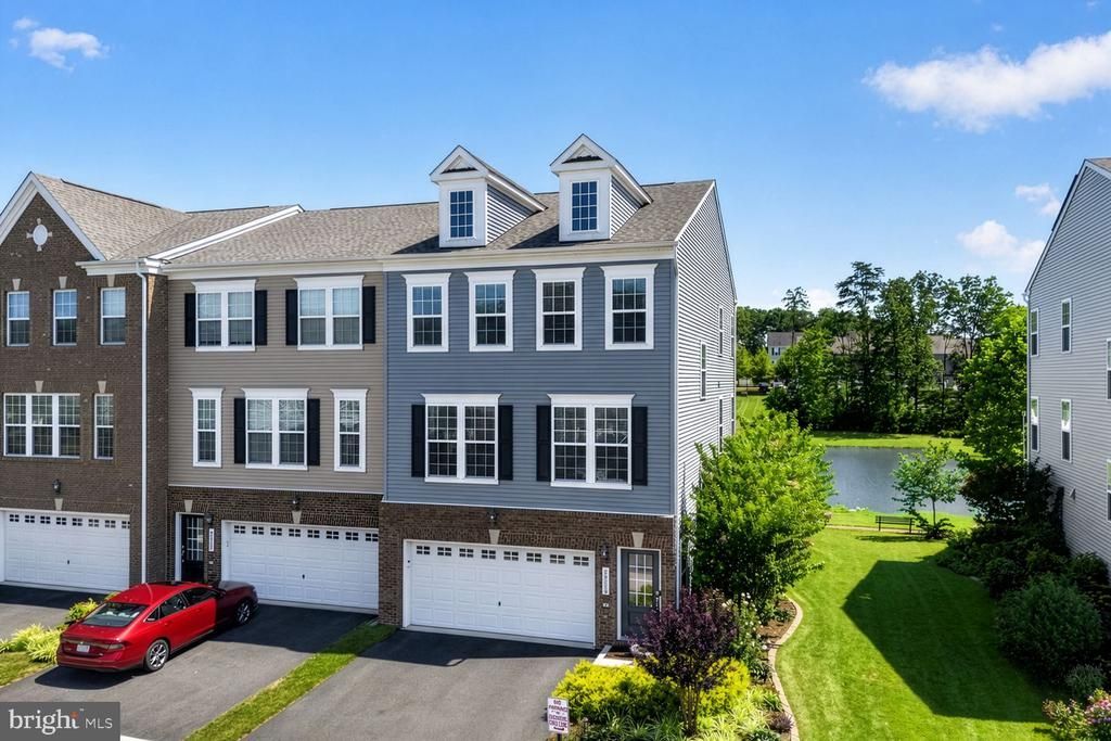 8962 Englewood Farms Drive, Manassas, VA 20112 Main Photo
