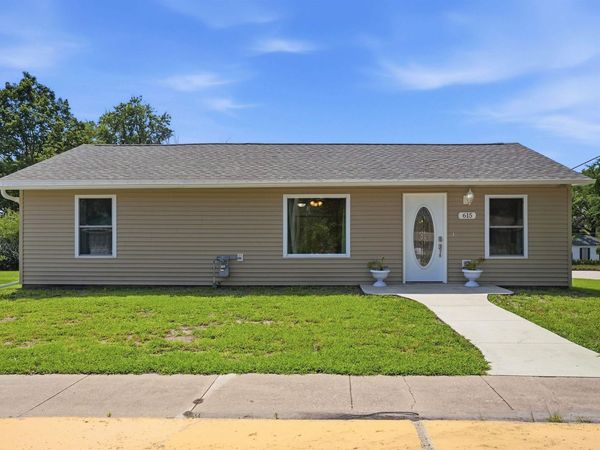 615 SW 4th Street, Independence, IA 50644