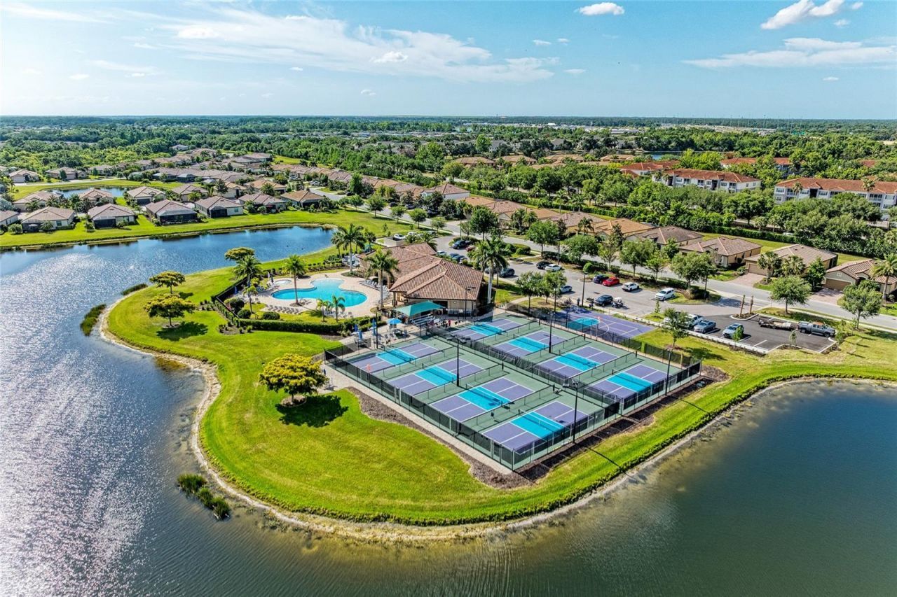 7130 Quiet Creek Drive, Bradenton, FL 34212 Photo
