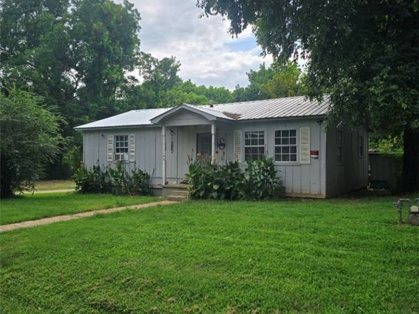 66 S Petit Jean Street , Magazine, AR 72943