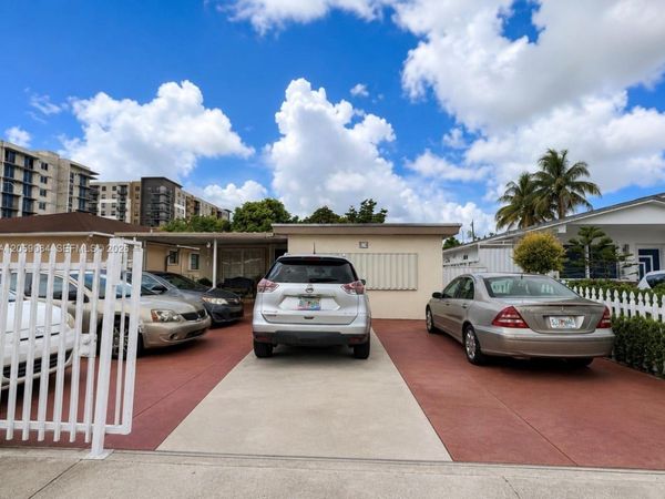 874 E 27th St , Hialeah, FL 33013