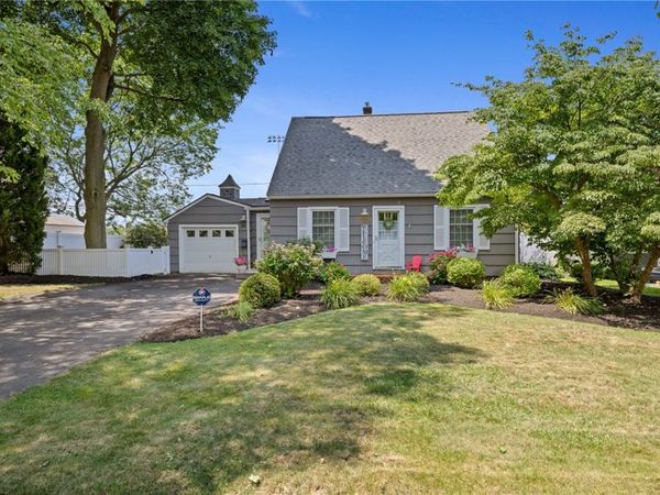 85 Brooklawn Dr , Rochester, NY 14618