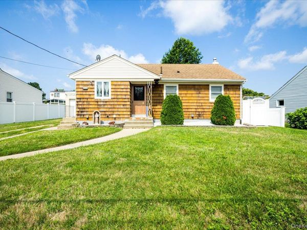 17 Joludow Drive , Massapequa Park, NY 11762