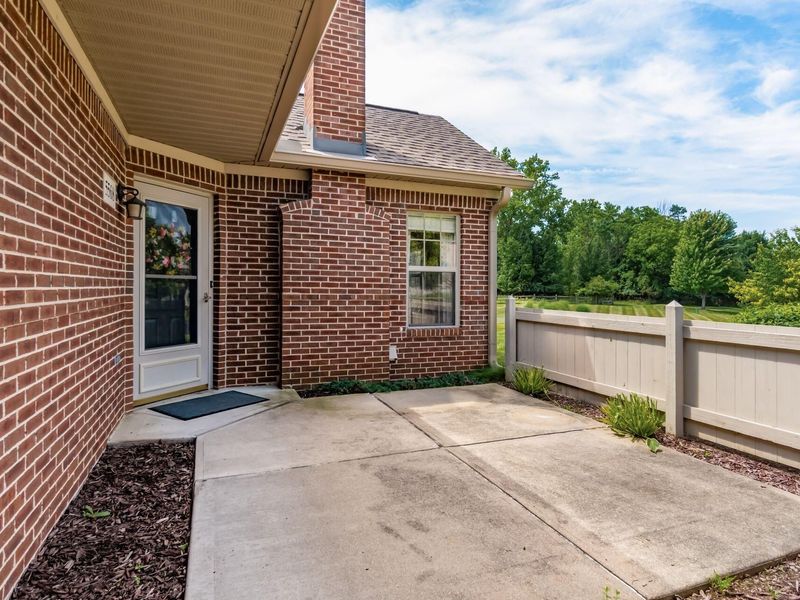 5568 Meadowood Lane , Westerville, OH 43082 Photo 3