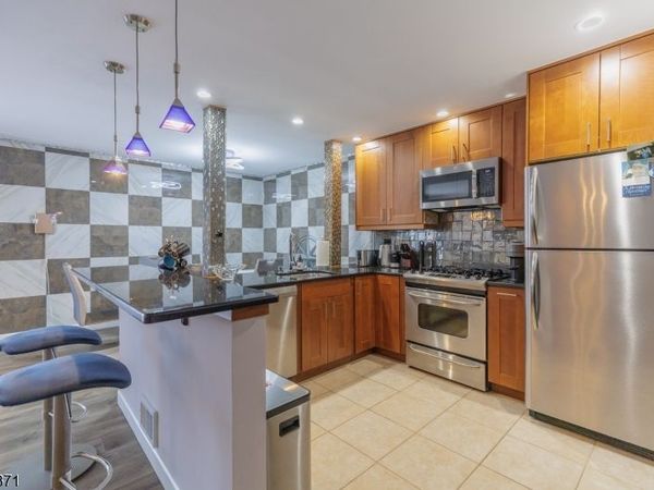 1190 W St George C31C031, Linden, NJ 07036
