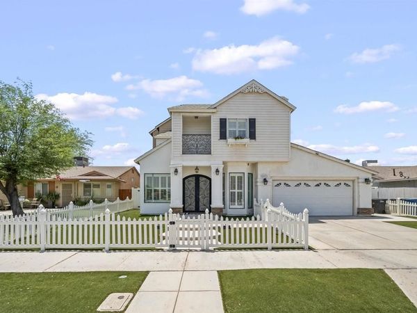 257 Driftwood Dr, El Centro, CA 92243