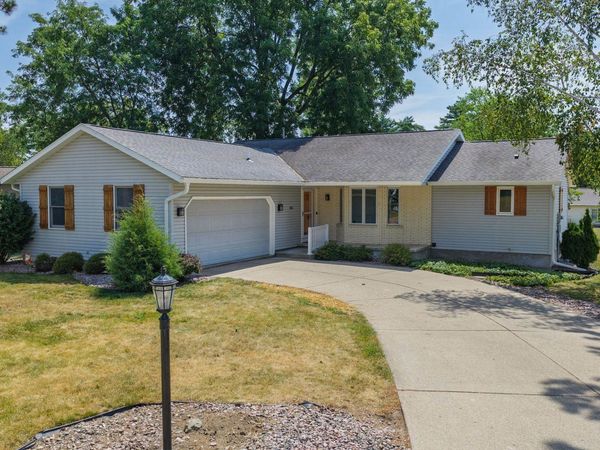 873 W Woodland Trail, Prairie Du Sac, WI 53578