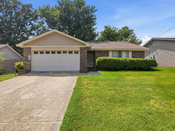 105 King Pine Road , Sherwood, AR 72120