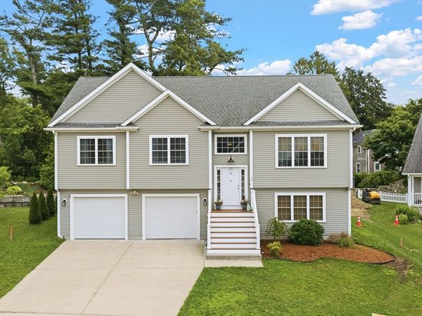 10 Carousel Ter, Dartmouth, MA 02747