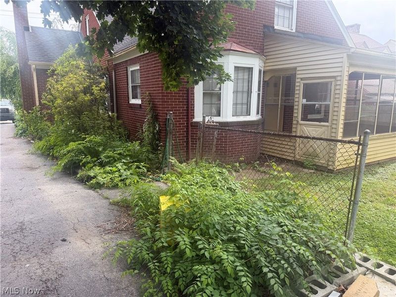 428 W Midlothian Boulevard , Youngstown, OH 44511 Photo 2