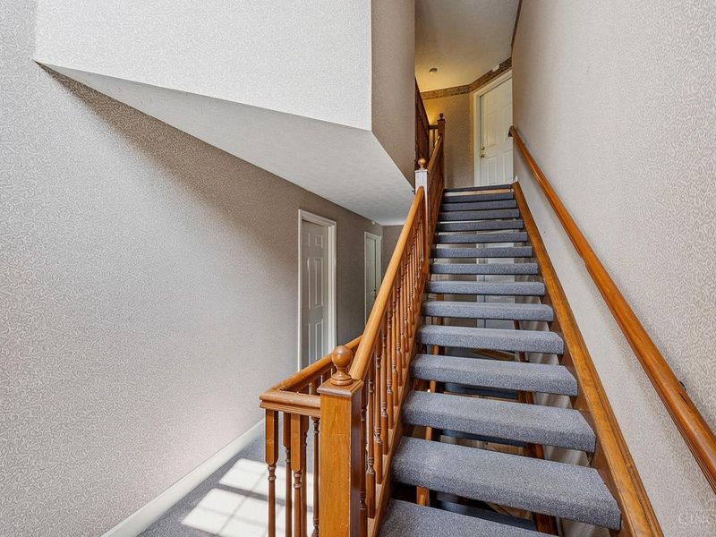 7905 Ramble View, Unit 5-302, Springfield Twp., OH 45231 Photo 4