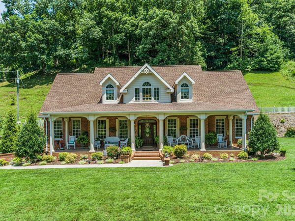 38 Peterson Lane , Green Mountain, NC 28740