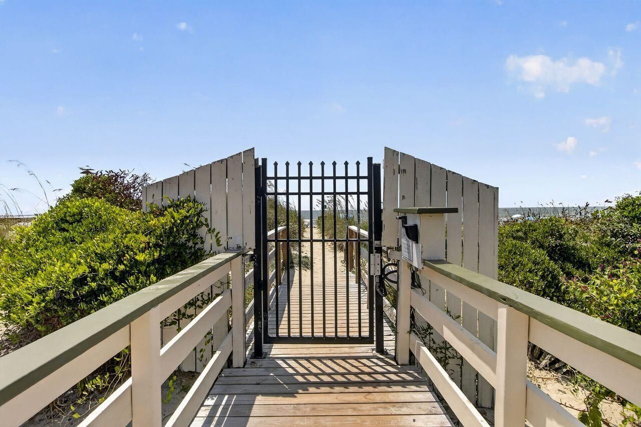 1300 Ocean Boulevard Photo 22