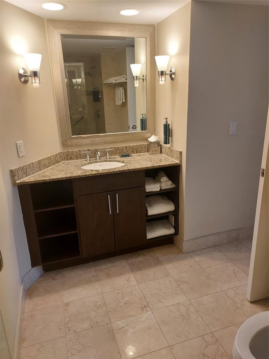 2670 E Sunrise Boulevard, Unit 301, Fort Lauderdale, FL 33304 Photo