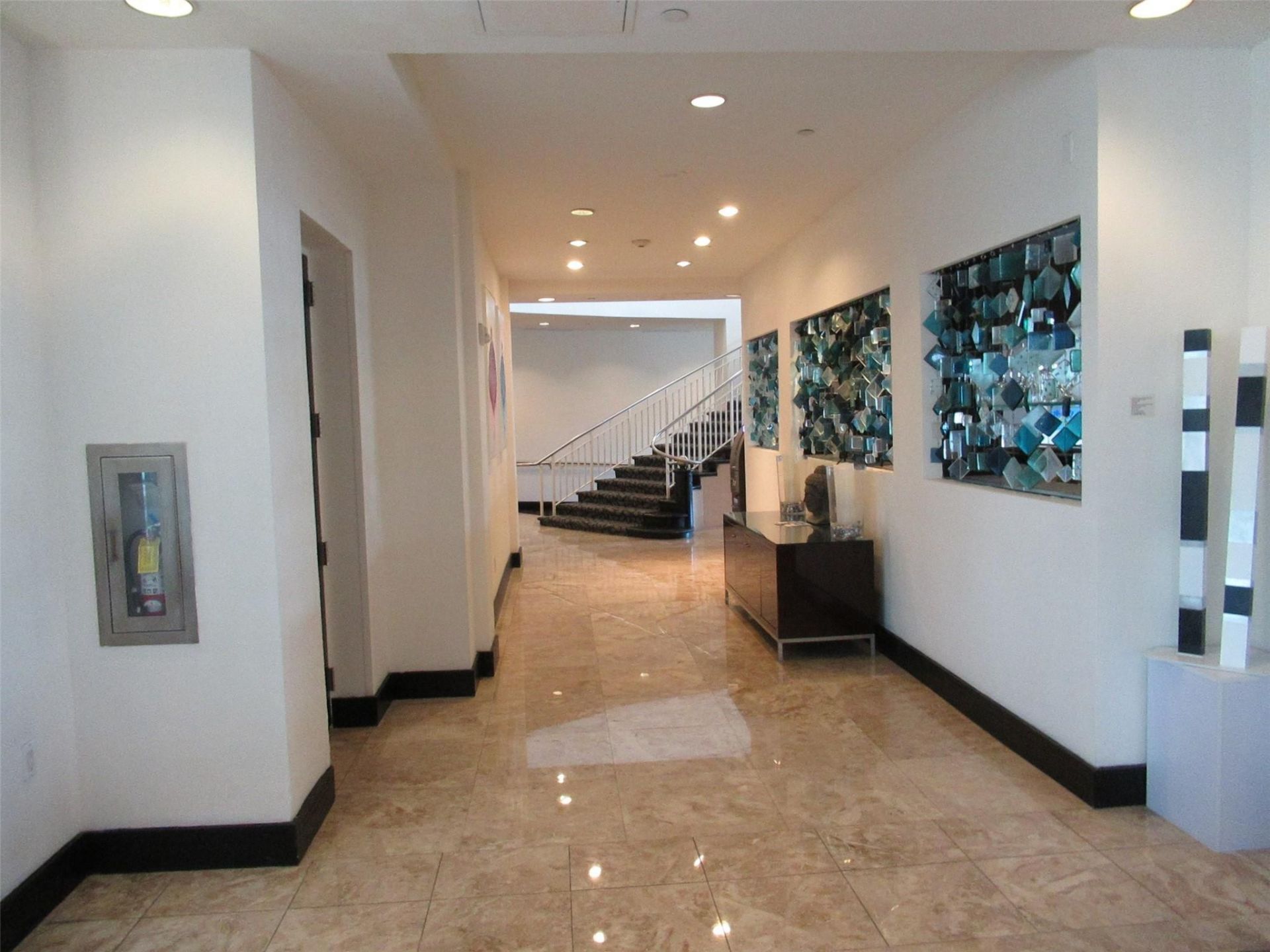2670 E Sunrise Boulevard, Unit 301, Fort Lauderdale, FL 33304 Photo