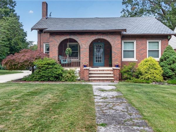 156 Woodhill Drive , Amherst, OH 44001