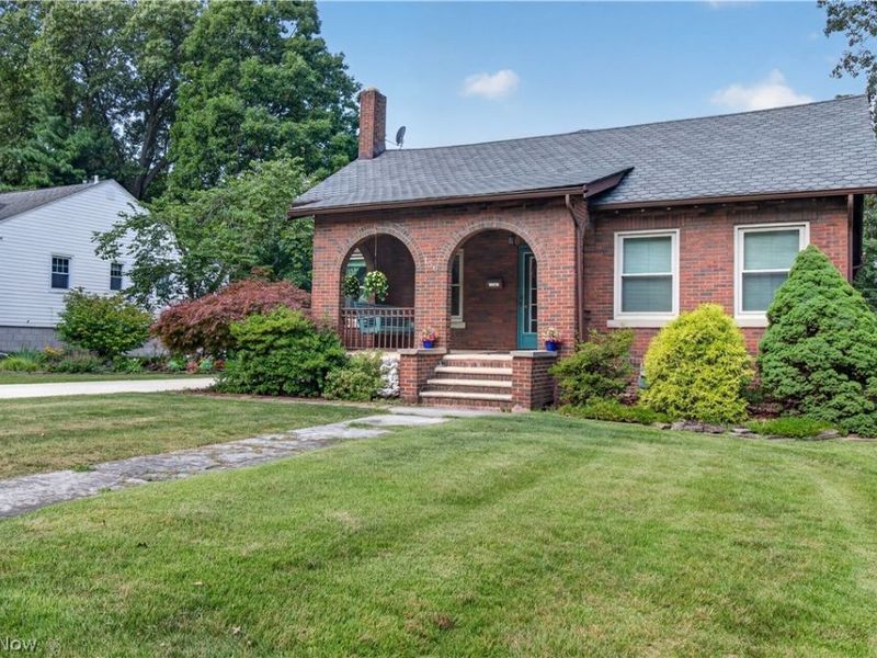 156 Woodhill Drive, Amherst, OH 44001 Photo 2