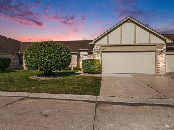 42619 Cedar Ridge Drive , Clinton Twp, MI 48038