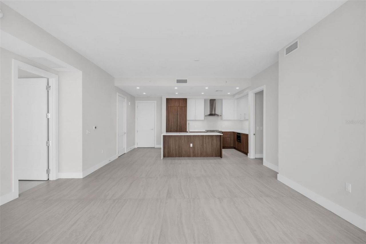 275 1st Avenue S, Unit 2807, Saint Petersburg, FL 33701 Photo