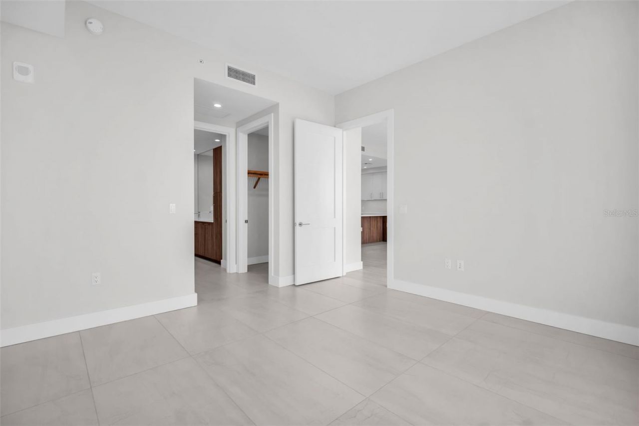 275 1st Avenue S, Unit 2807, Saint Petersburg, FL 33701 Photo