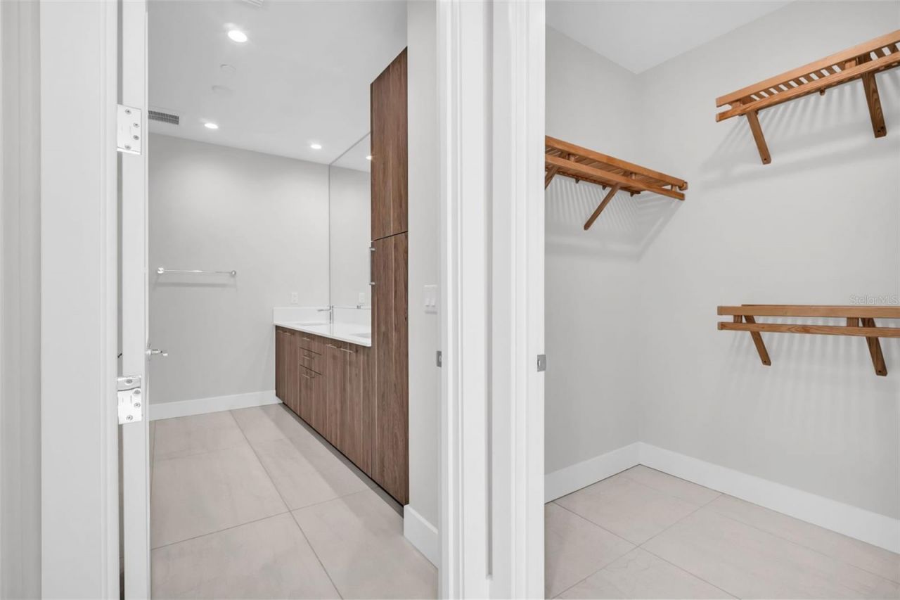 275 1st Avenue S, Unit 2807, Saint Petersburg, FL 33701 Photo