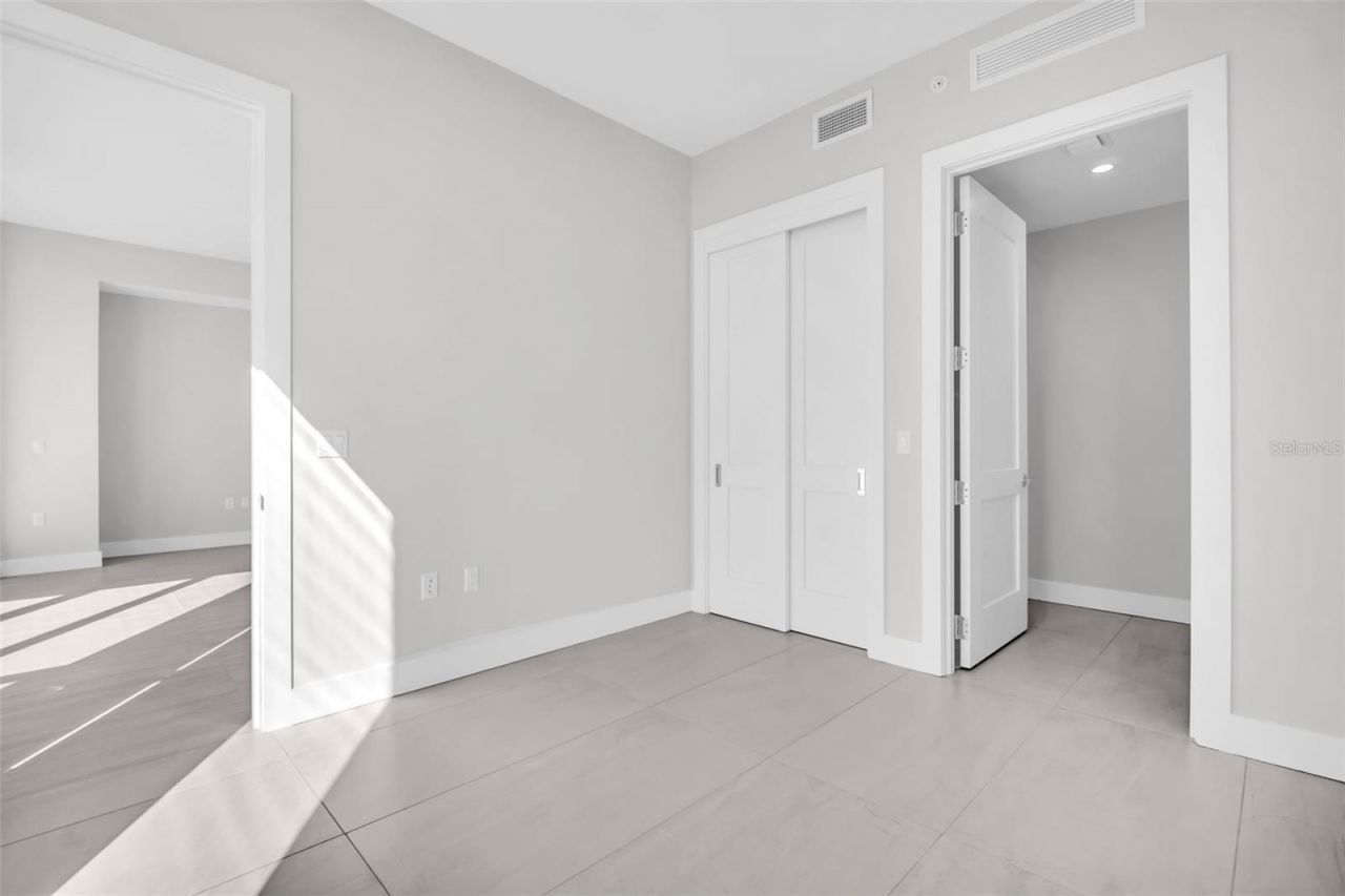 275 1st Avenue S, Unit 2807, Saint Petersburg, FL 33701 Photo