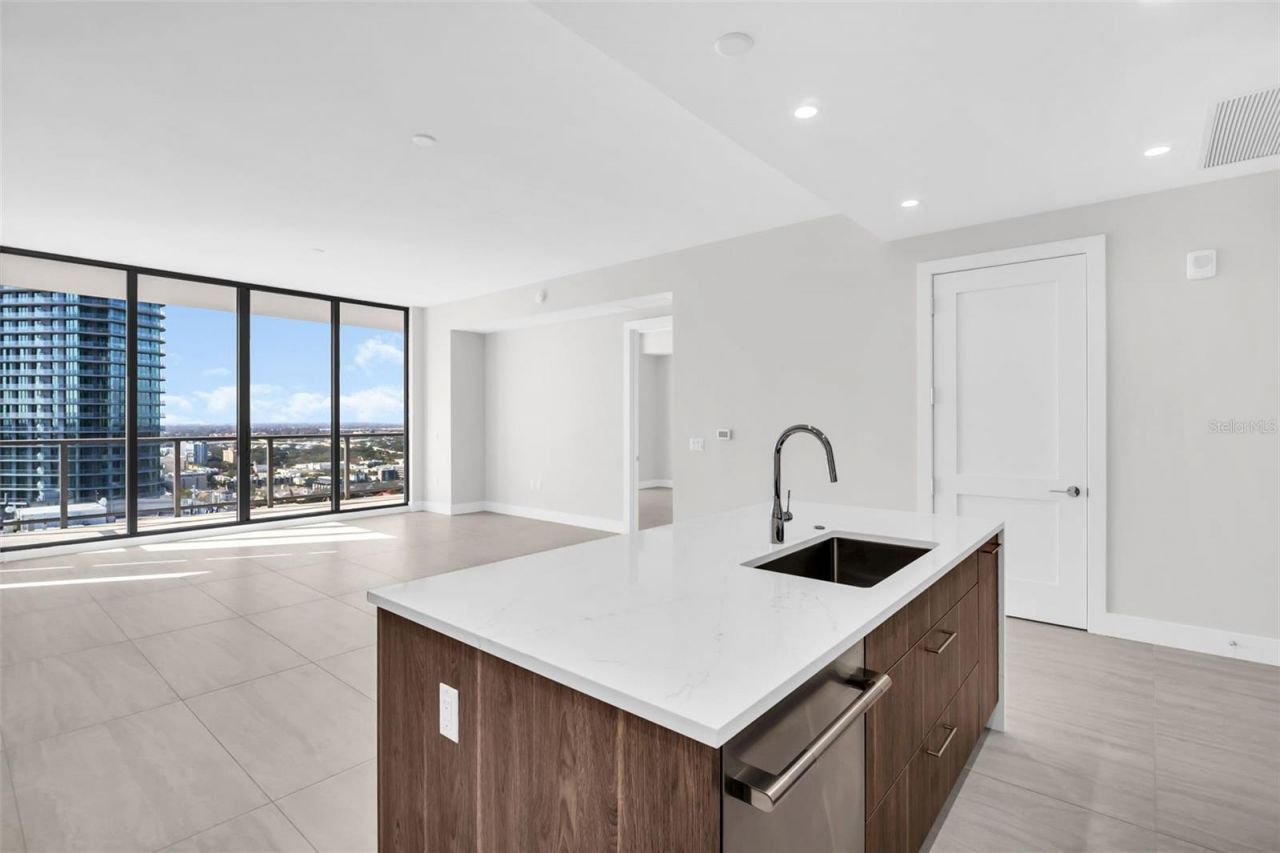 275 1st Avenue S, Unit 2807, Saint Petersburg, FL 33701 Photo