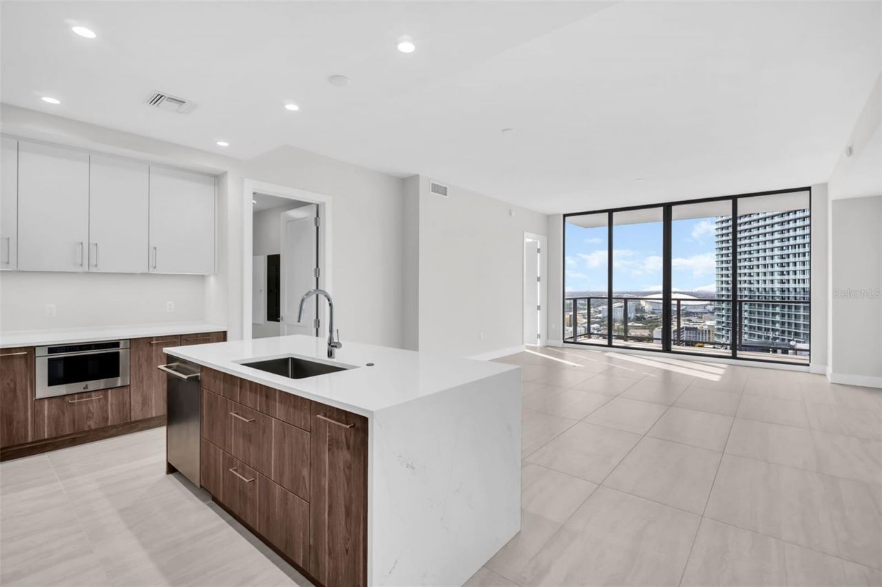 275 1st Avenue S, Unit 2807, Saint Petersburg, FL 33701 Photo