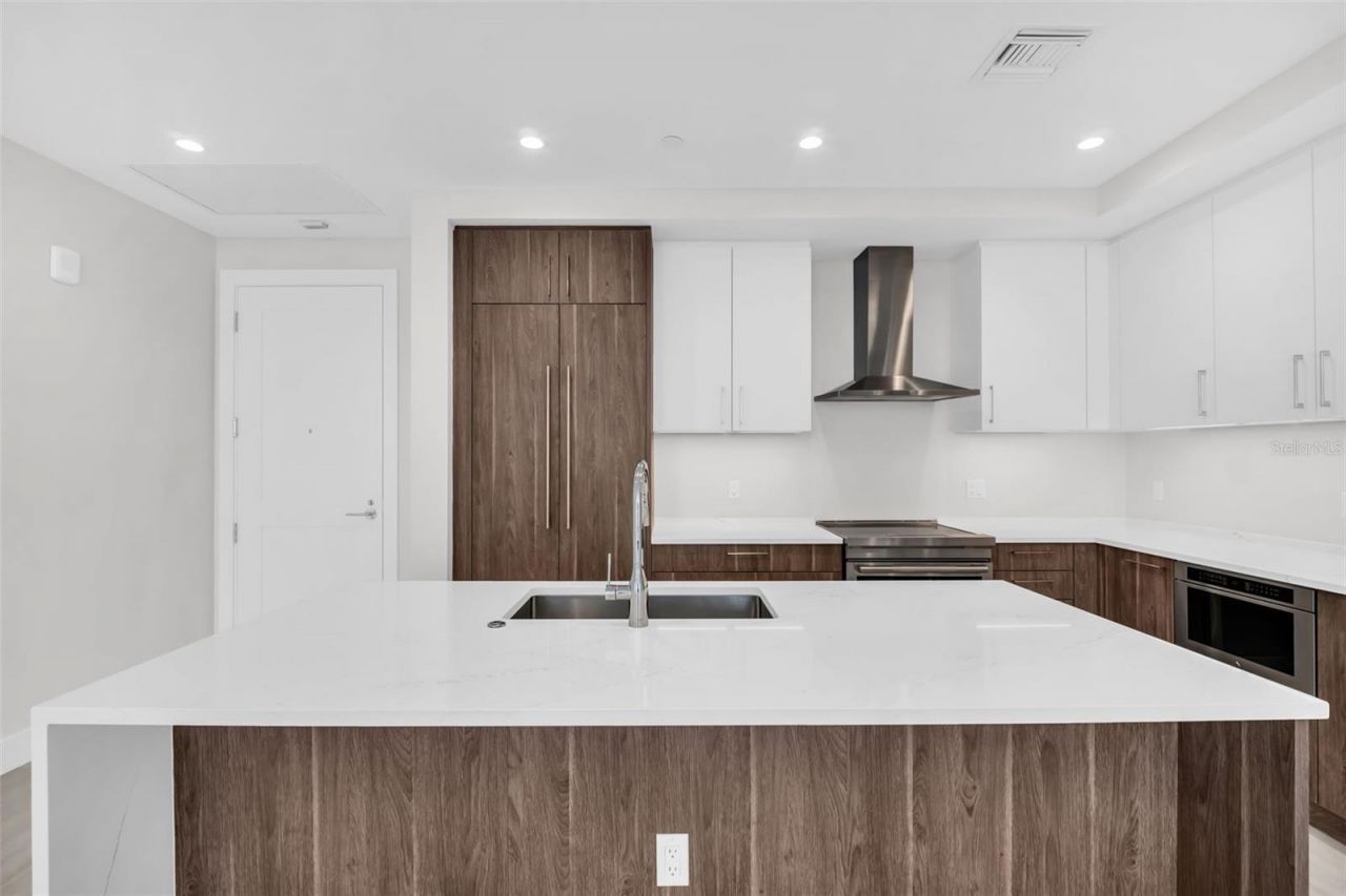 275 1st Avenue S, Unit 2807, Saint Petersburg, FL 33701 Photo